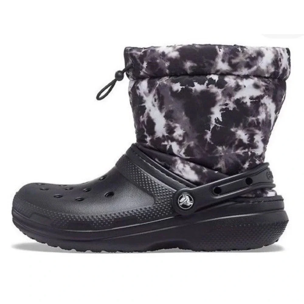 NWT Crocs Classic Lined Neo Puff Tie Dye Boot Black/White Mens 2/Women's 4‎